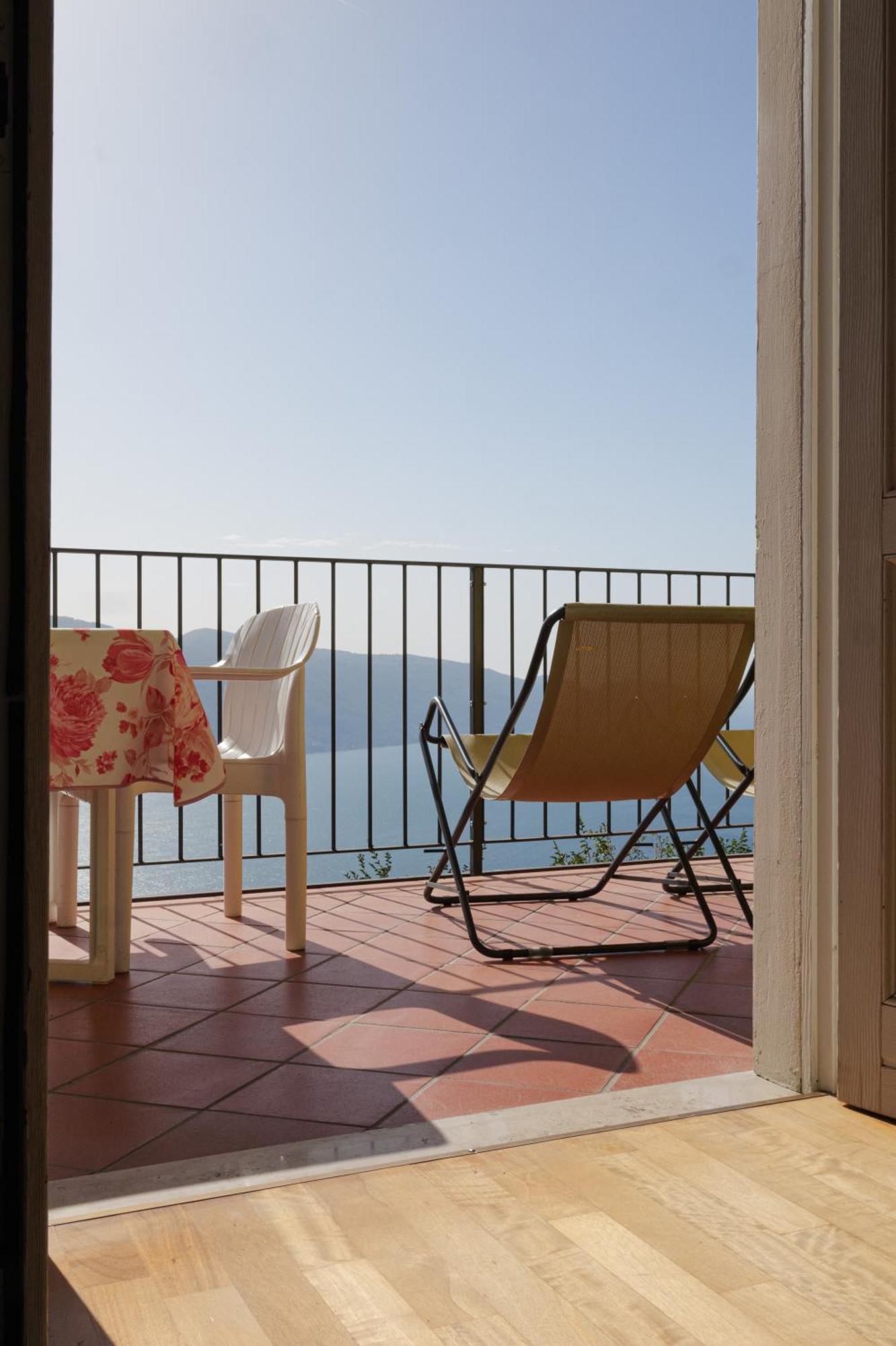 Casa Navla' Appartamenti "Ulivi"- "Fiori" -"Velieri"-"Luna"-"Nido"-"Taverna" 提尼亚类 外观 照片