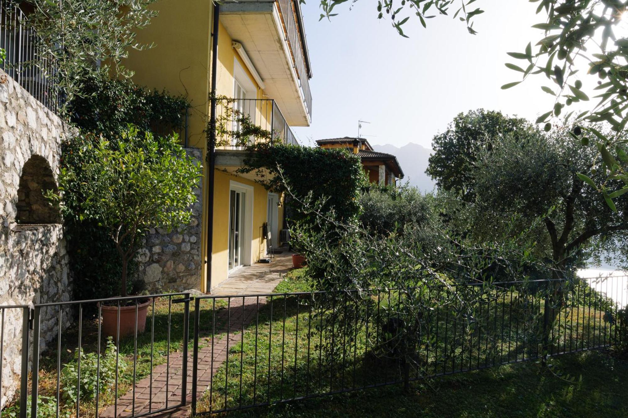 Casa Navla' Appartamenti "Ulivi"- "Fiori" -"Velieri"-"Luna"-"Nido"-"Taverna" 提尼亚类 外观 照片