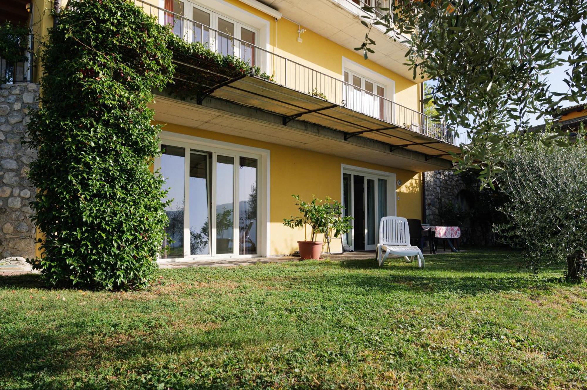 Casa Navla' Appartamenti "Ulivi"- "Fiori" -"Velieri"-"Luna"-"Nido"-"Taverna" 提尼亚类 外观 照片