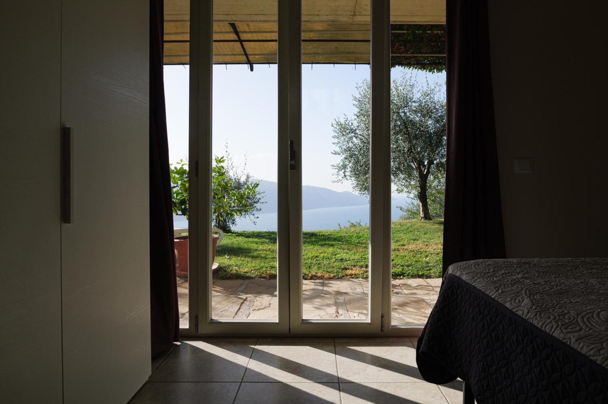 Casa Navla' Appartamenti "Ulivi"- "Fiori" -"Velieri"-"Luna"-"Nido"-"Taverna" 提尼亚类 外观 照片