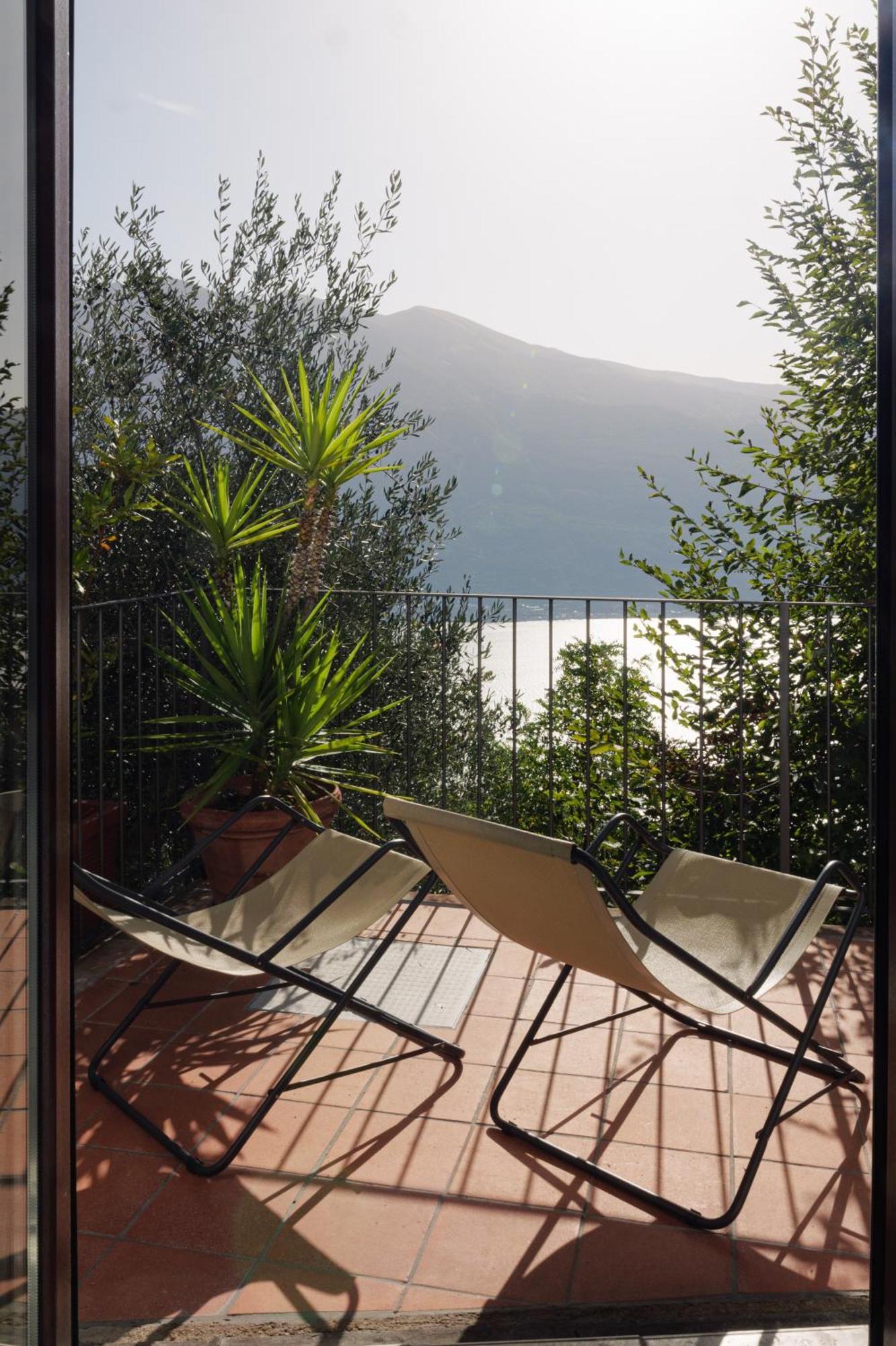 Casa Navla' Appartamenti "Ulivi"- "Fiori" -"Velieri"-"Luna"-"Nido"-"Taverna" 提尼亚类 外观 照片