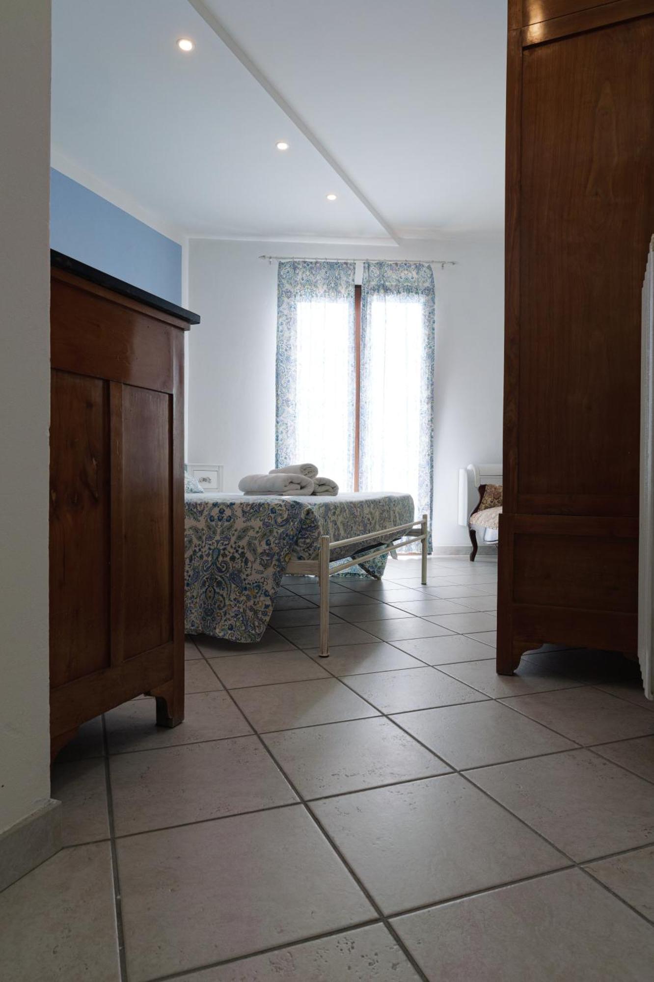 Casa Navla' Appartamenti "Ulivi"- "Fiori" -"Velieri"-"Luna"-"Nido"-"Taverna" 提尼亚类 外观 照片