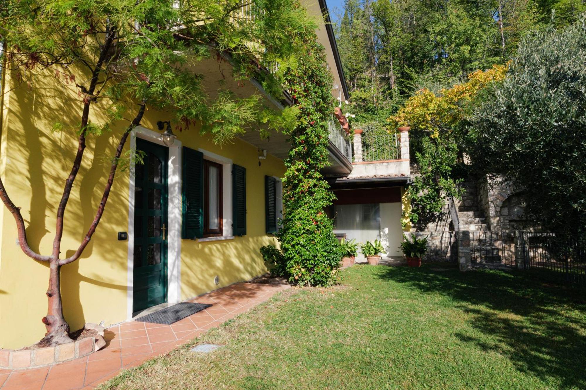 Casa Navla' Appartamenti "Ulivi"- "Fiori" -"Velieri"-"Luna"-"Nido"-"Taverna" 提尼亚类 外观 照片