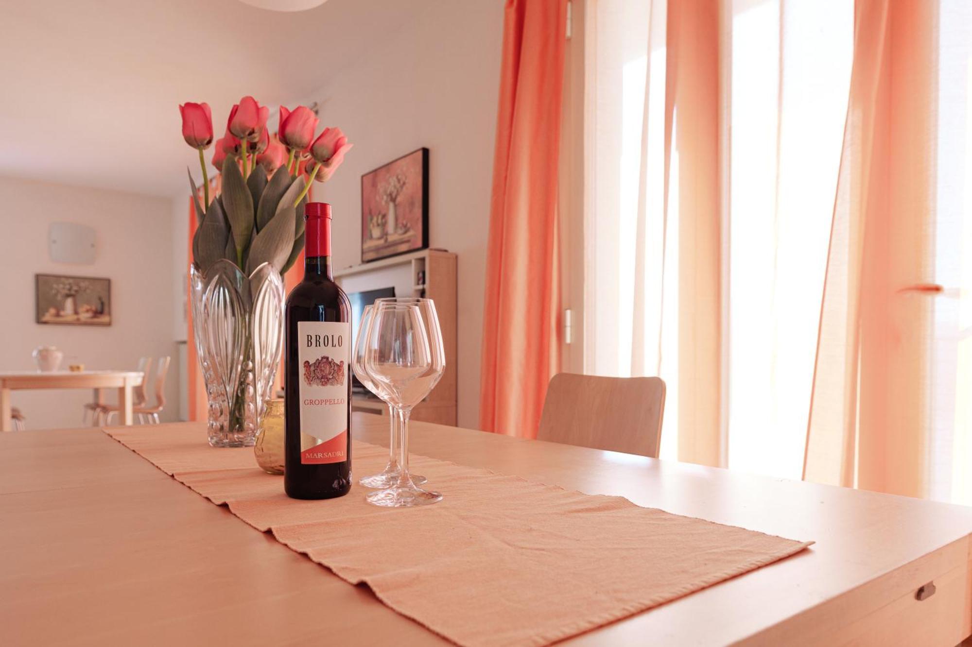 Casa Navla' Appartamenti "Ulivi"- "Fiori" -"Velieri"-"Luna"-"Nido"-"Taverna" 提尼亚类 外观 照片